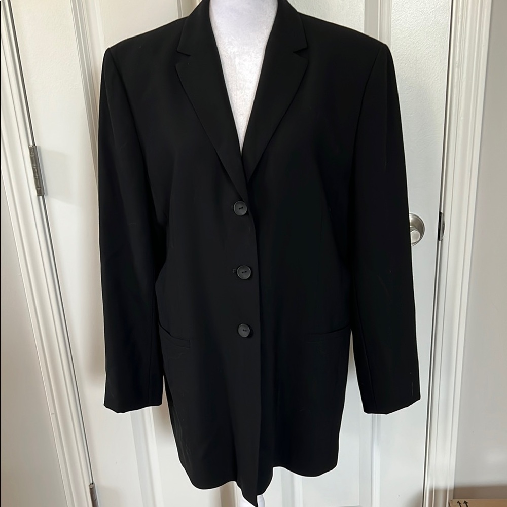 Talbots Classic Black Womens Blazer-Size 14. 3-button closure w 2 front pockets
